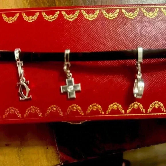 RARE CARTIER 18k WHITE GOLD BUCKLE ON CARTIER LEATHER CHARM BRACELET. 3 CHARMS - Picture 3 of 11